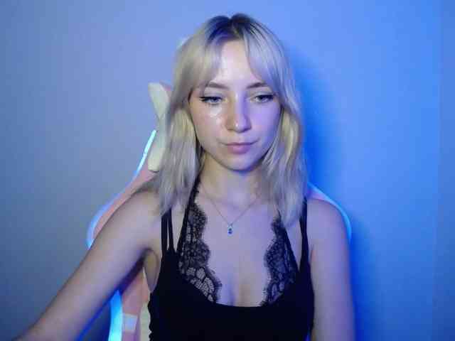 LuciaGlow webcam