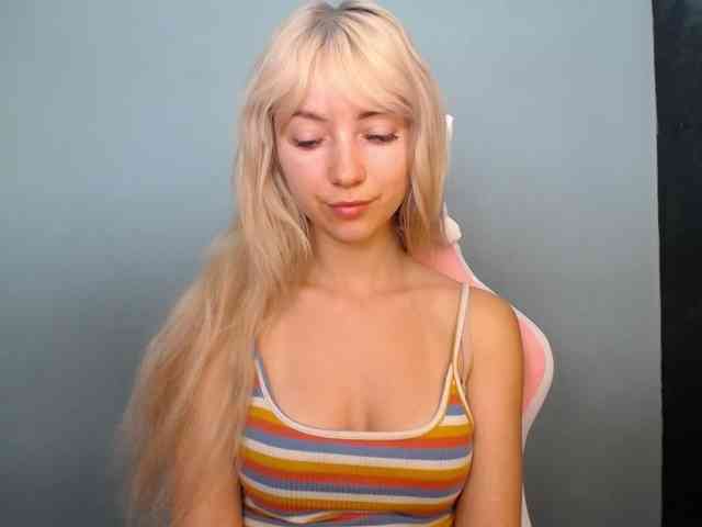 LuciaGlow webcam