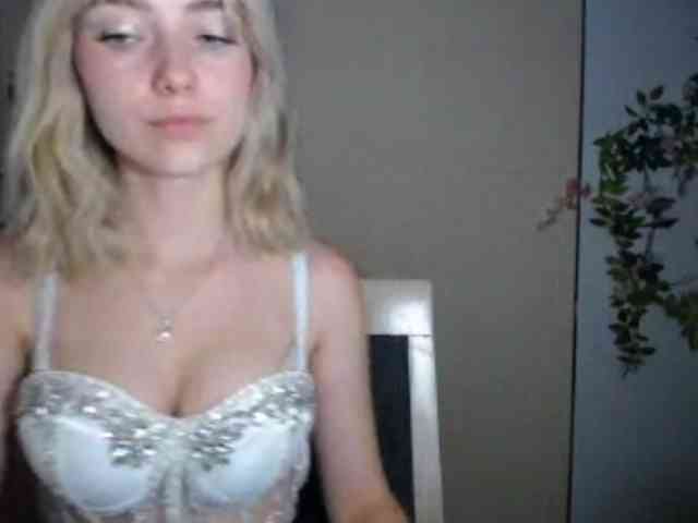 LuciaGlow webcam