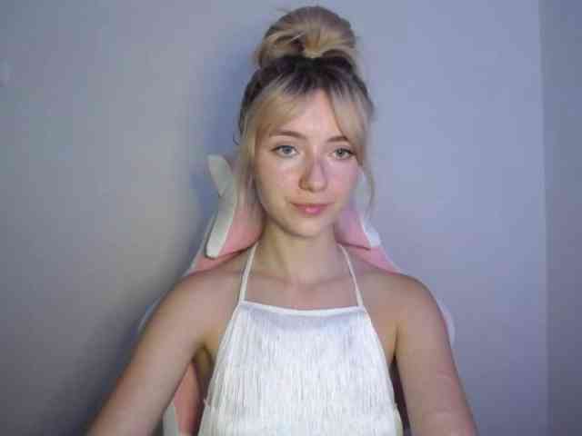 LuciaGlow webcam