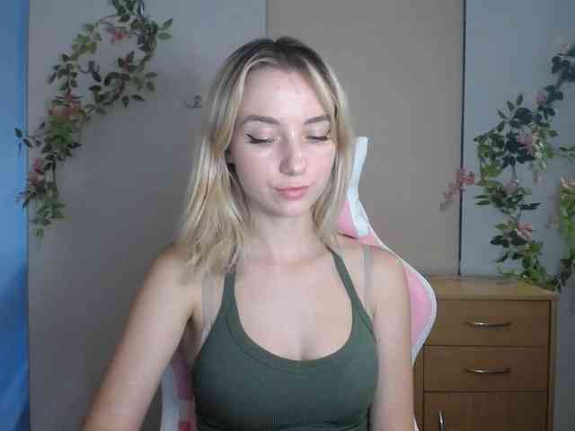 LuciaGlow webcam