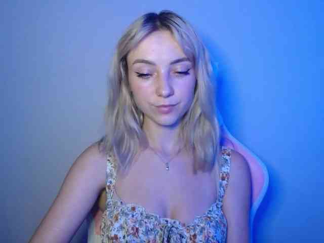 LuciaGlow webcam