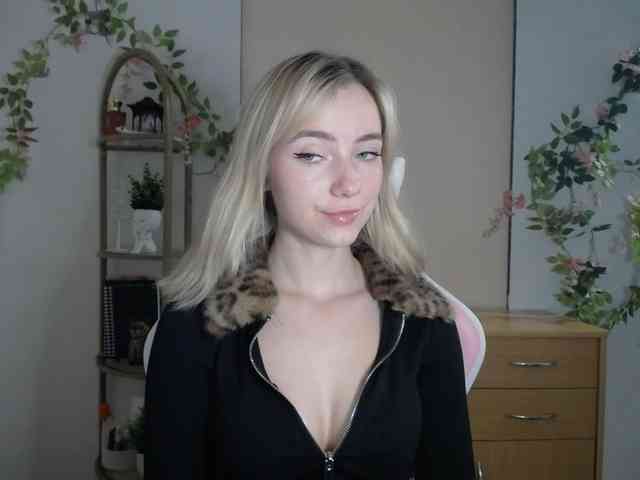 LuciaGlow webcam