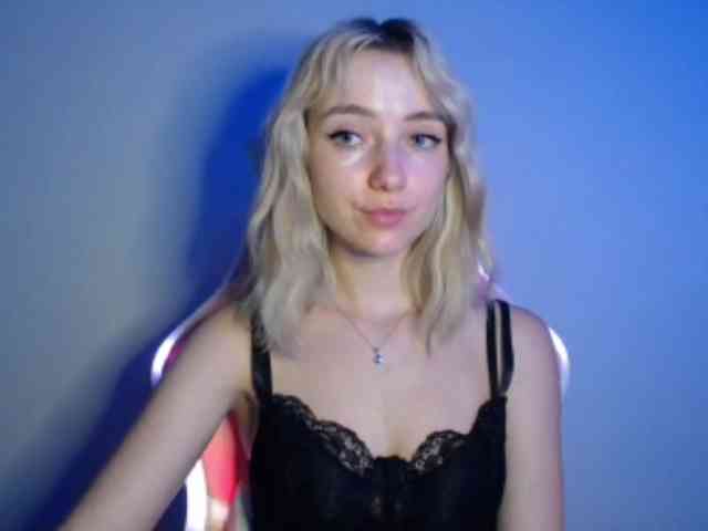 LuciaGlow webcam