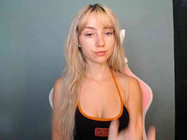 LuciaGlow webcam