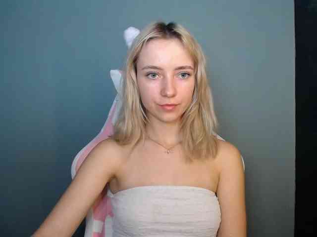 LuciaGlow webcam