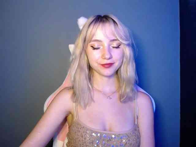 LuciaGlow webcam