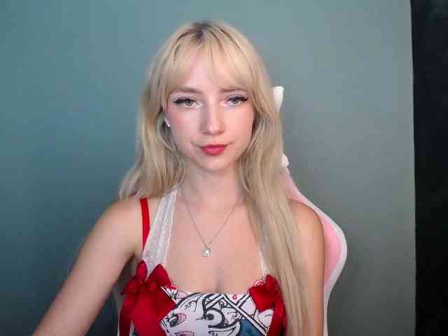 LuciaGlow webcam