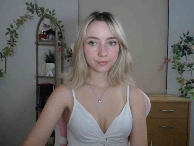 LuciaGlow webcam