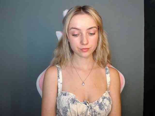 LuciaGlow webcam