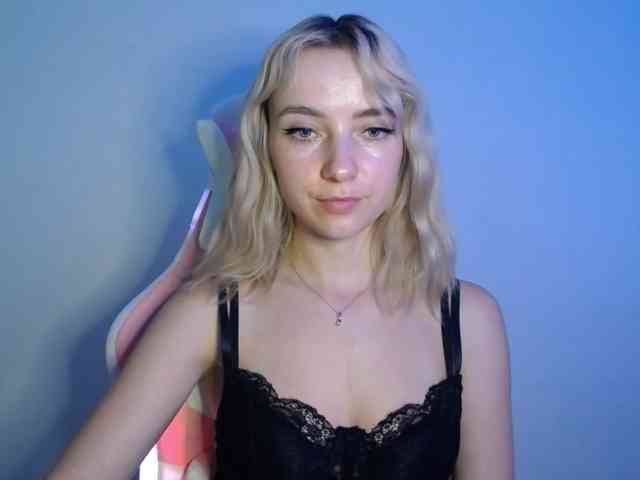 LuciaGlow webcam