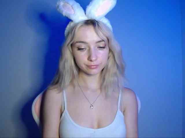 LuciaGlow webcam
