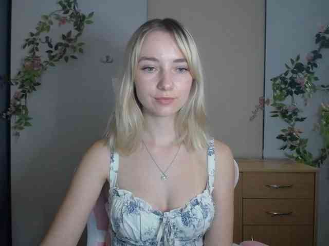 LuciaGlow webcam