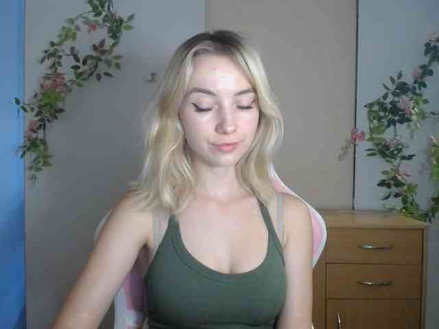 LuciaGlow webcam