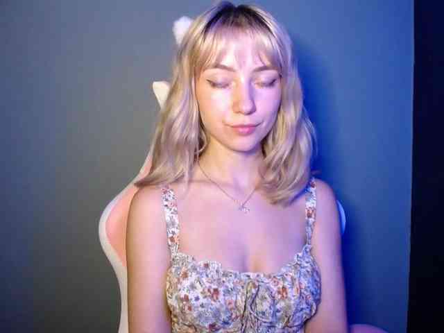 LuciaGlow webcam