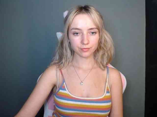 LuciaGlow webcam