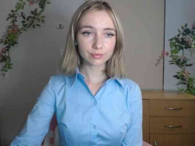 LuciaGlow webcam