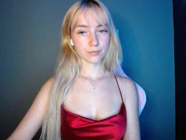 LuciaGlow webcam