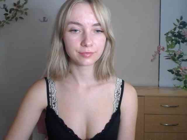 LuciaGlow webcam