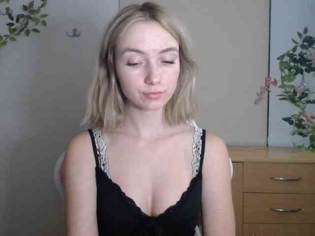 LuciaGlow webcam