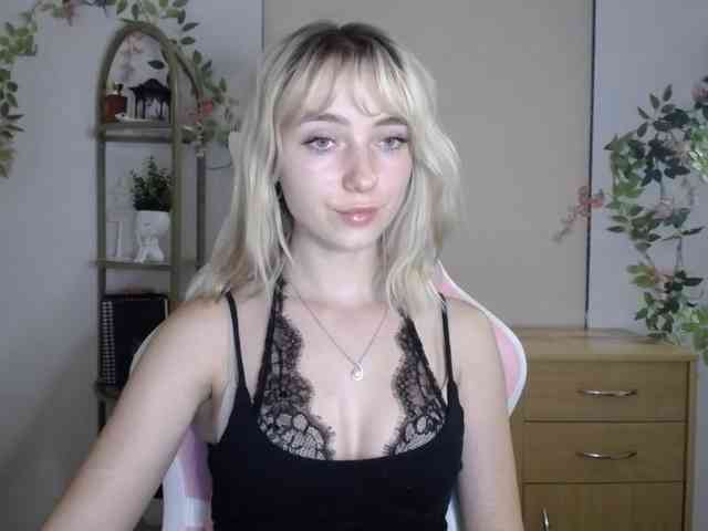 LuciaGlow webcam