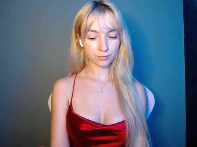 LuciaGlow webcam