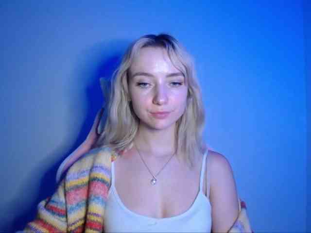 LuciaGlow webcam