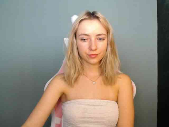LuciaGlow webcam