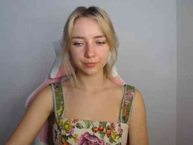LuciaGlow webcam