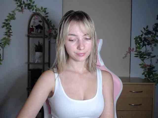 LuciaGlow webcam