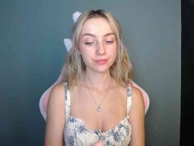 LuciaGlow webcam