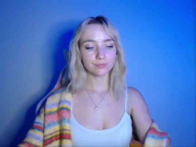 LuciaGlow webcam