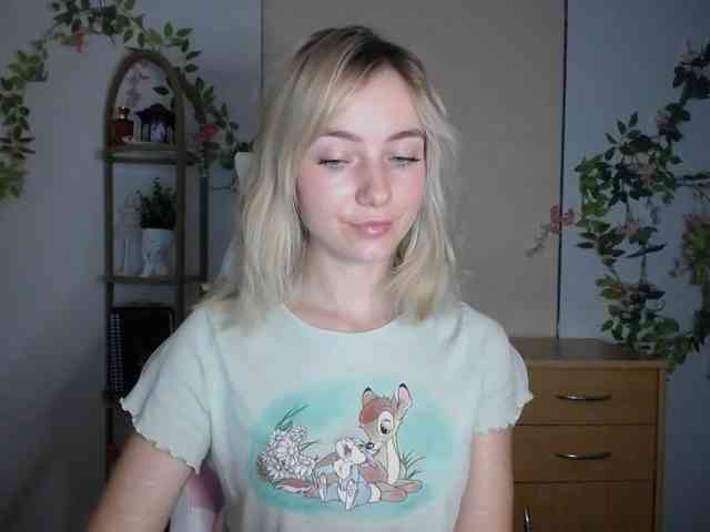 LuciaGlow webcam