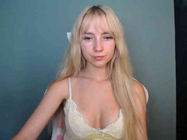 LuciaGlow webcam