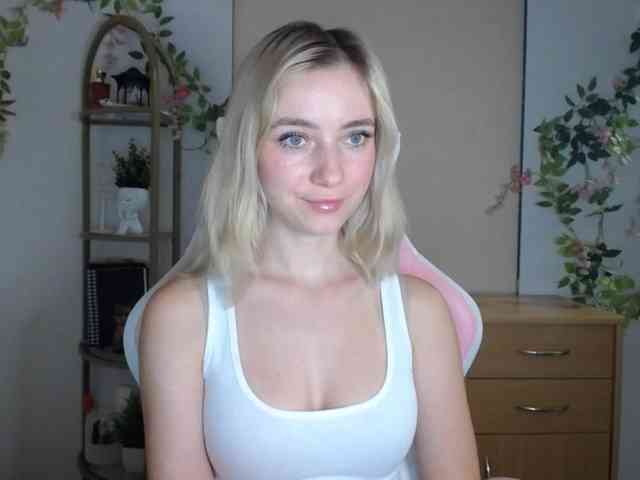 LuciaGlow webcam