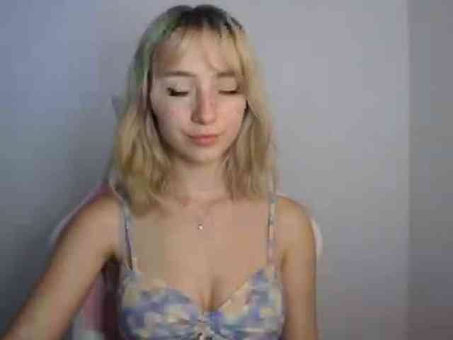 LuciaGlow webcam