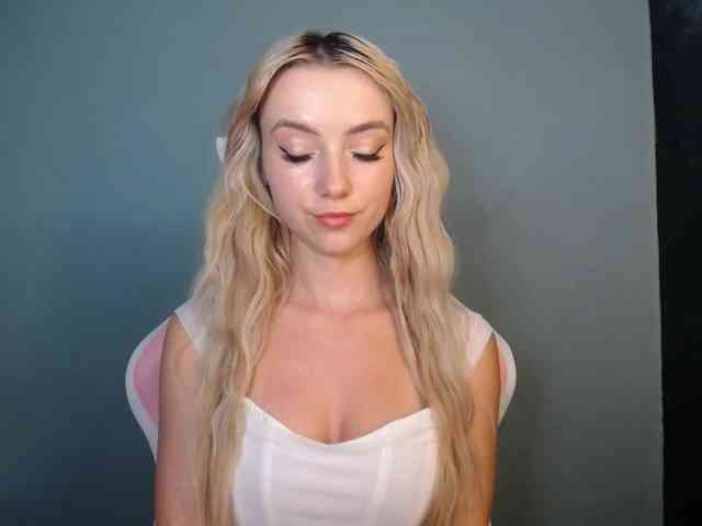 LuciaGlow webcam