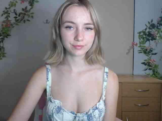 LuciaGlow webcam