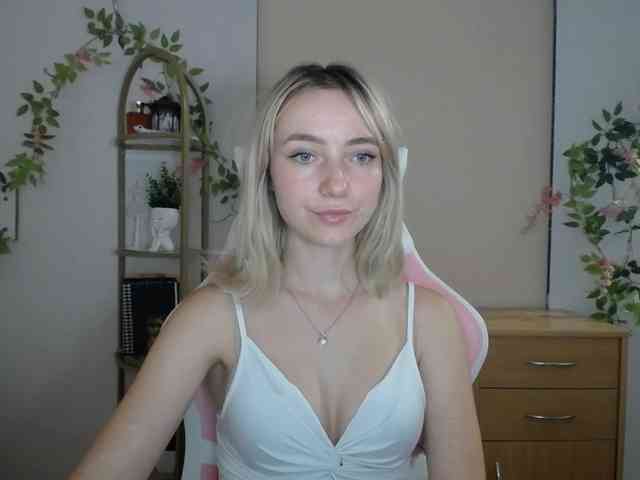 LuciaGlow webcam