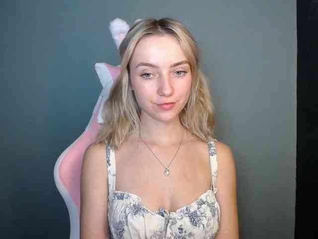 LuciaGlow webcam