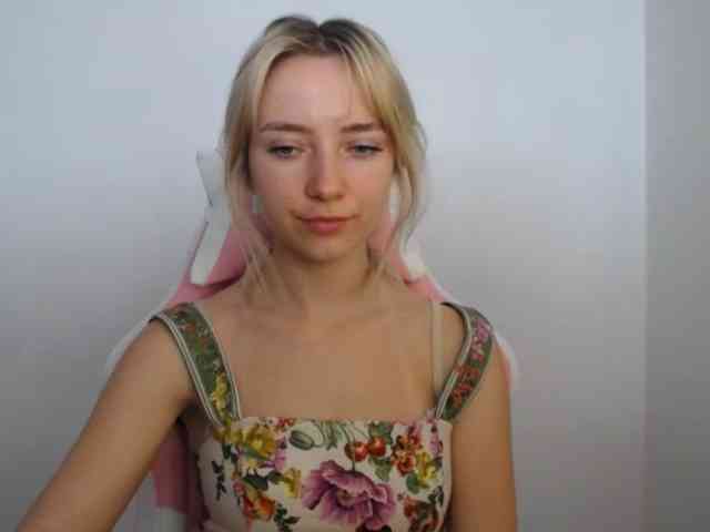 LuciaGlow webcam