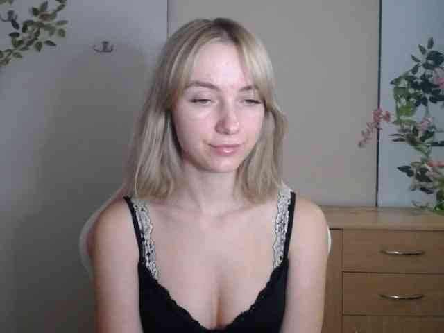 LuciaGlow webcam