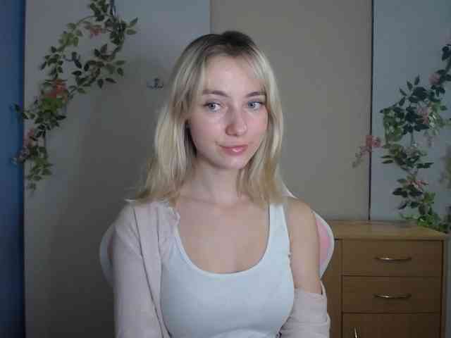 LuciaGlow webcam