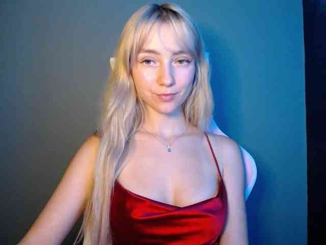 LuciaGlow webcam