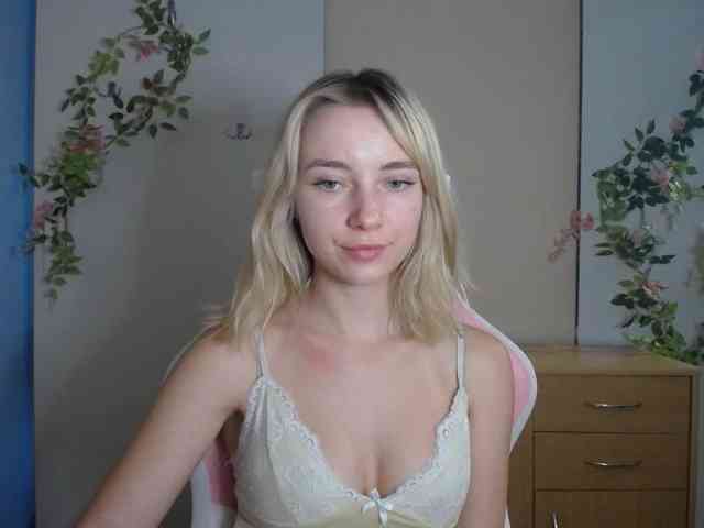 LuciaGlow webcam