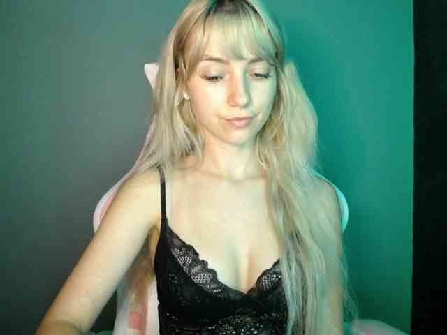 LuciaGlow webcam