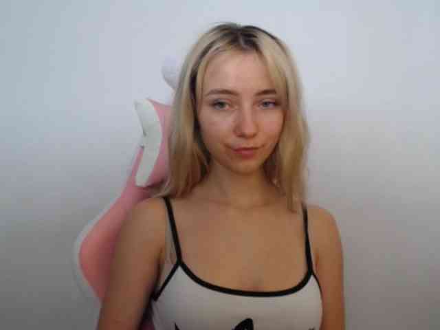 LuciaGlow webcam