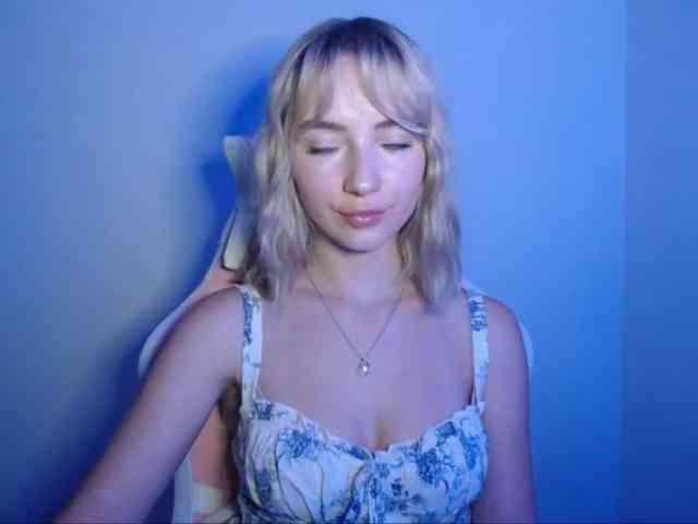 LuciaGlow webcam