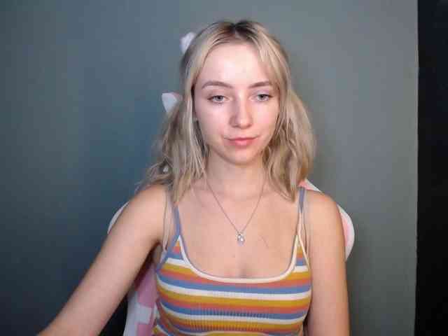 LuciaGlow webcam