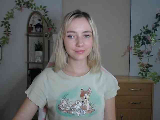 LuciaGlow webcam